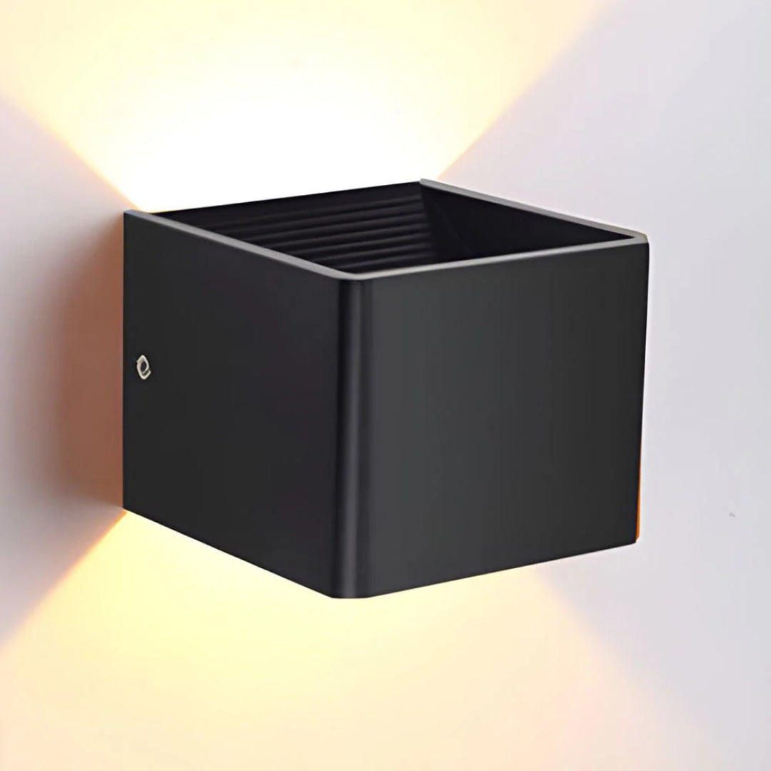 Metalen kubus wandlamp