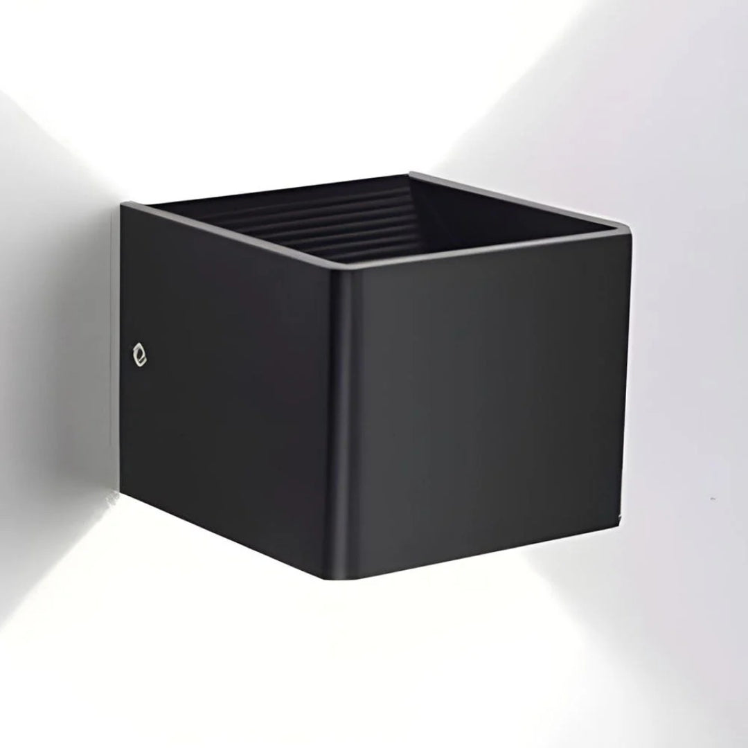 Metalen kubus wandlamp