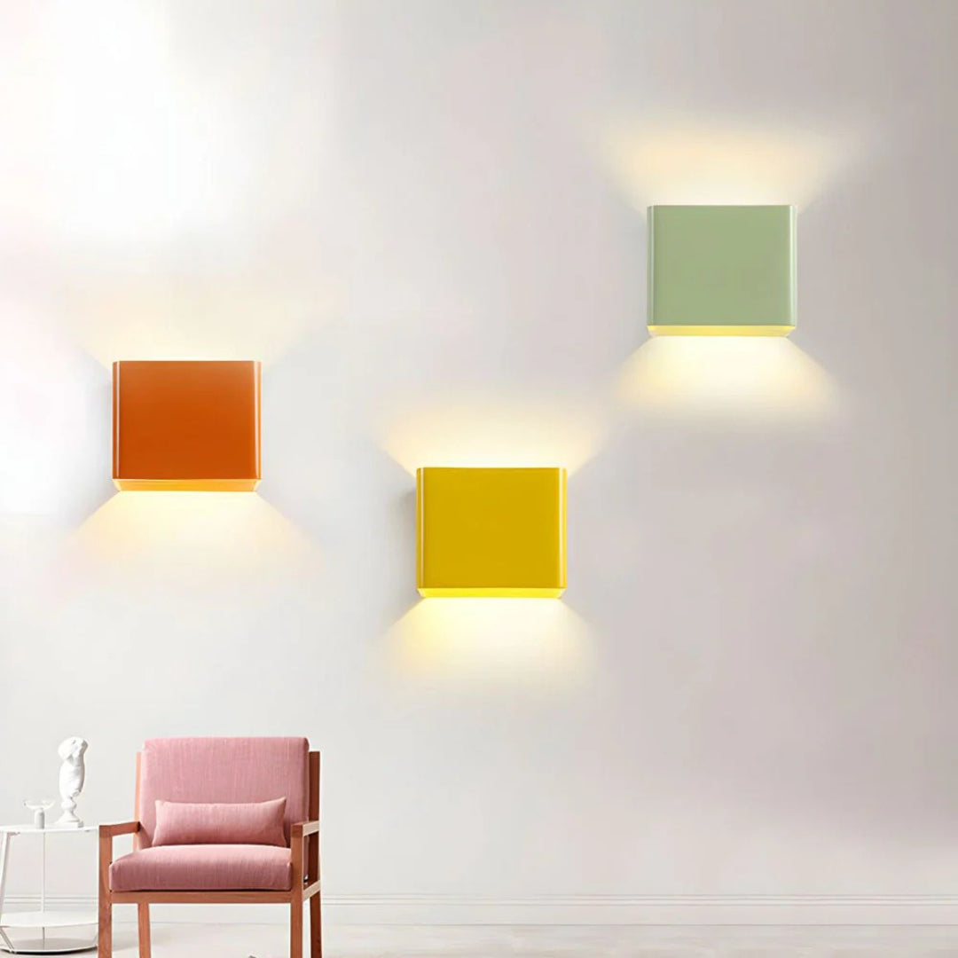 Metalen kubus wandlamp
