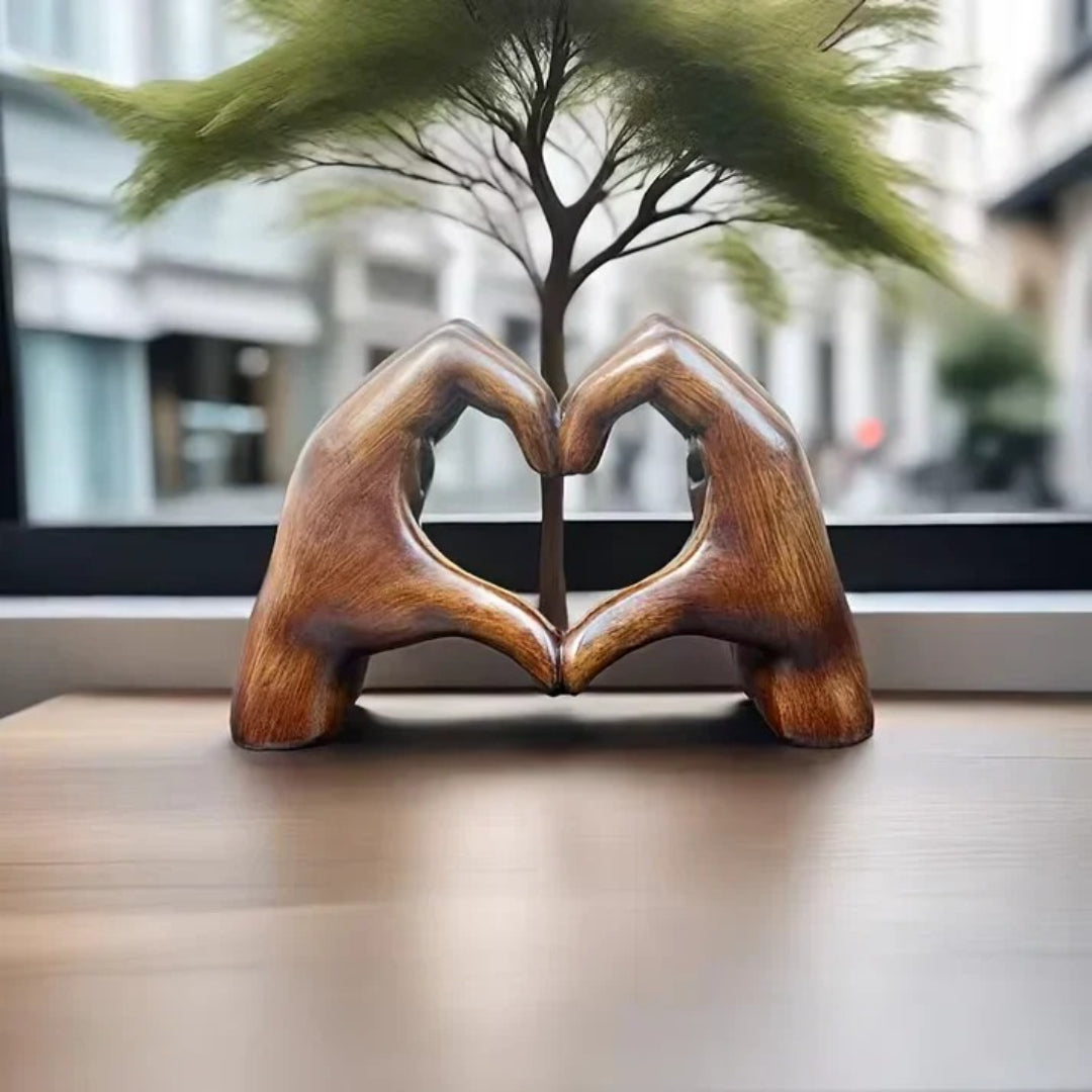 Abstract houten liefdessculptuur