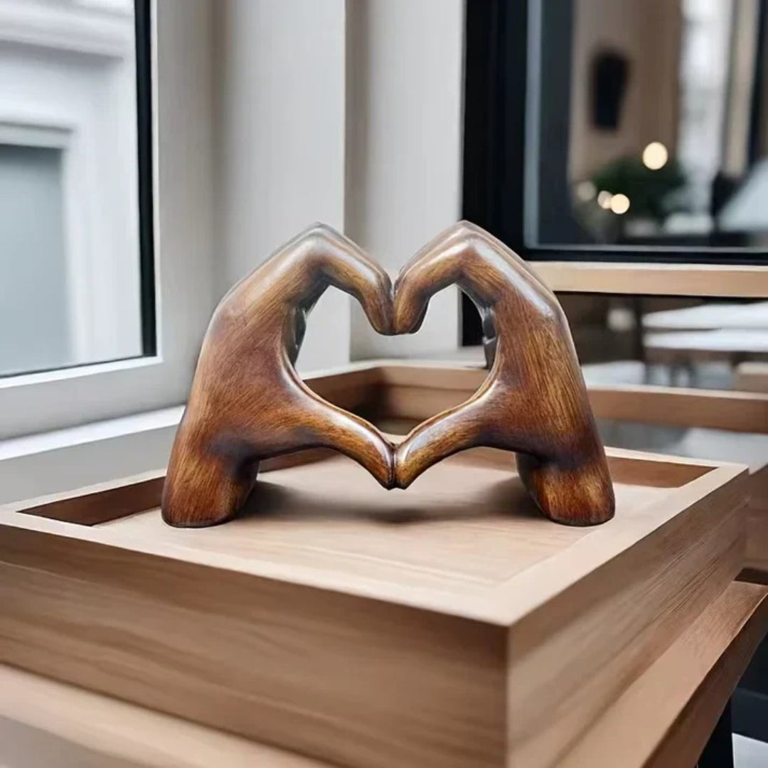 Abstract houten liefdessculptuur
