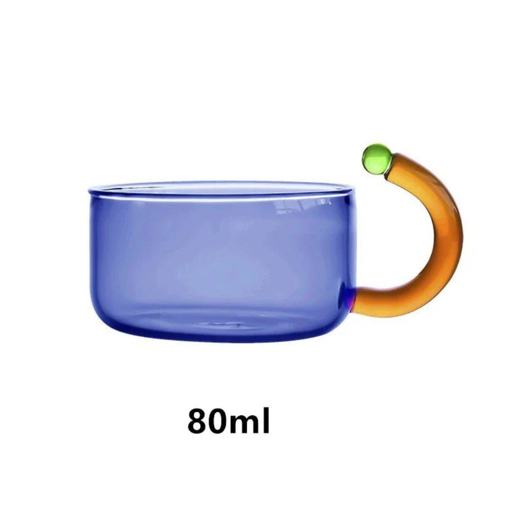 Moderne glazen theepot met kopje