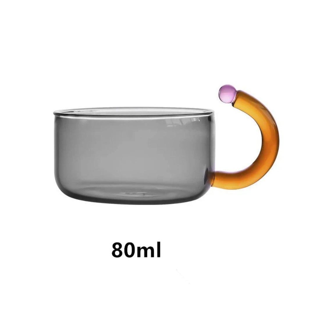 Moderne glazen theepot met kopje