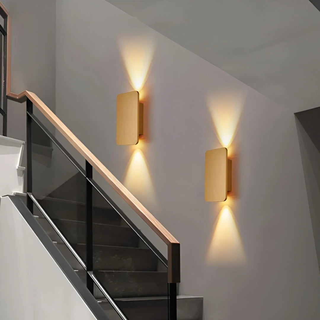 Moderne metalen wandlamp