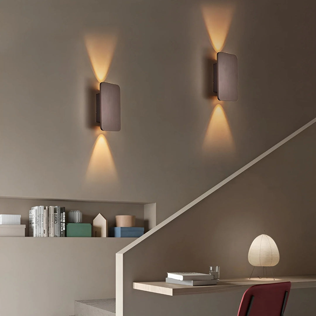 Moderne metalen wandlamp