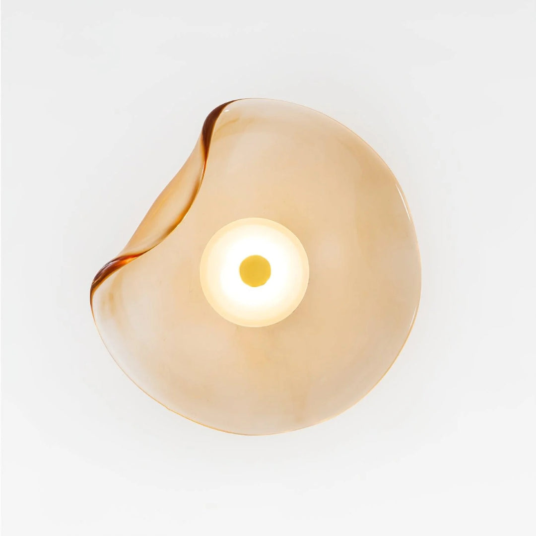Organisch gevormde glazen LED wandlamp