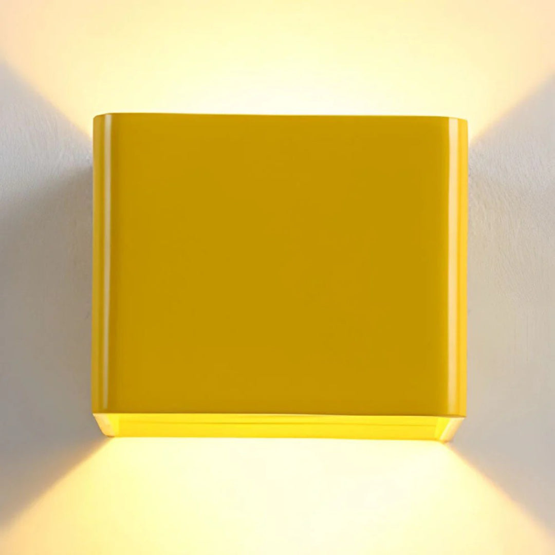 Metalen kubus wandlamp