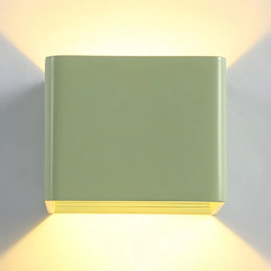 Metalen kubus wandlamp