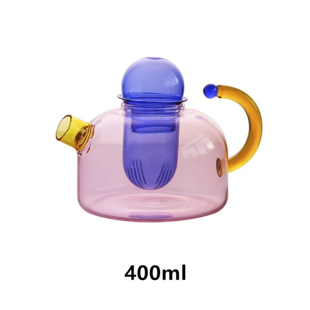 Moderne glazen theepot met kopje