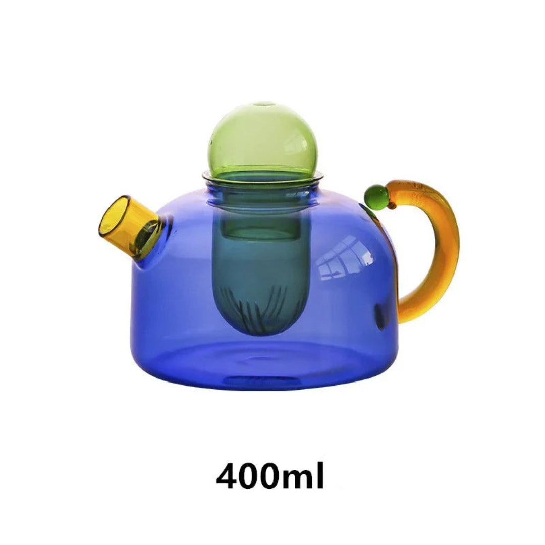 Moderne glazen theepot met kopje