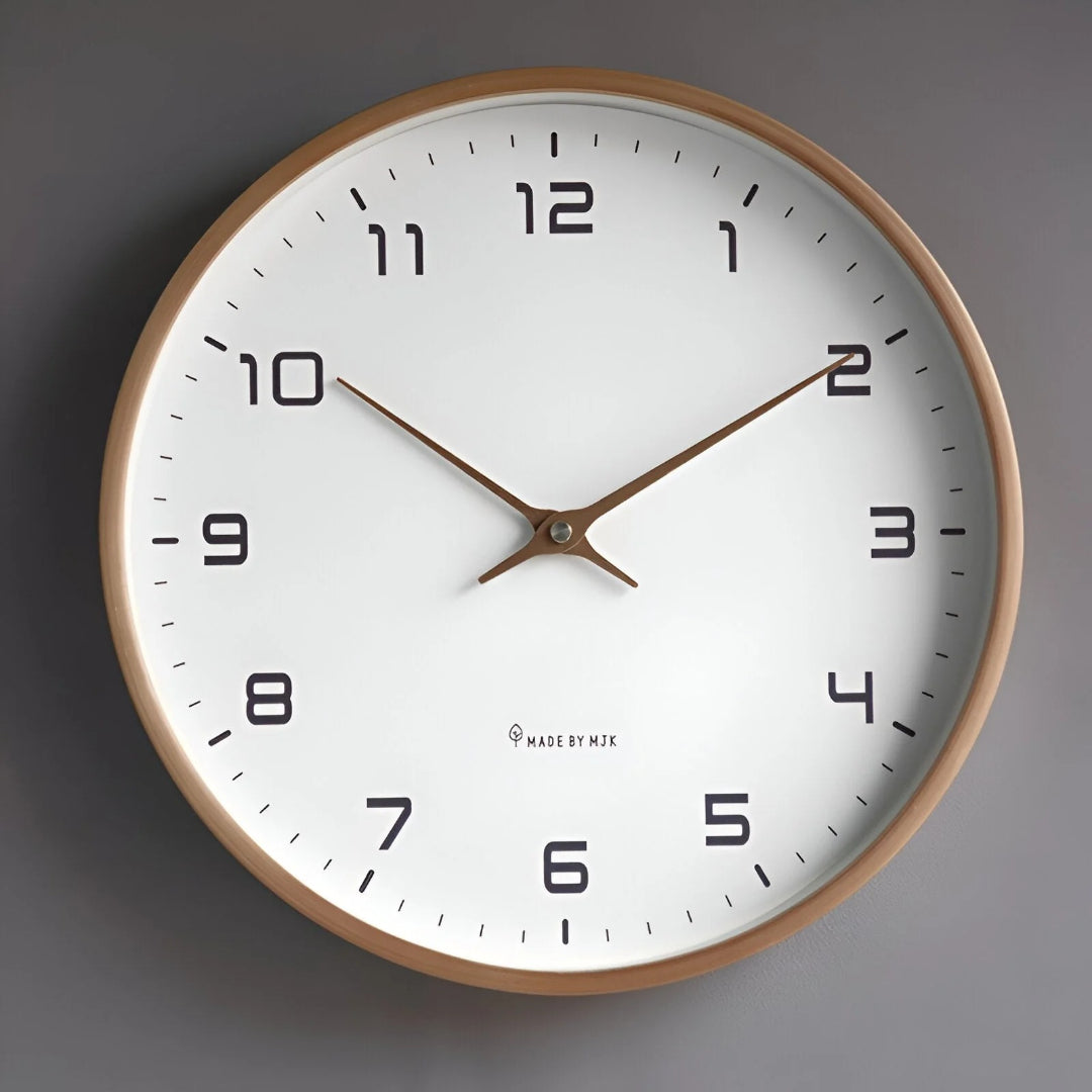 Nordische ronde houten wandklok