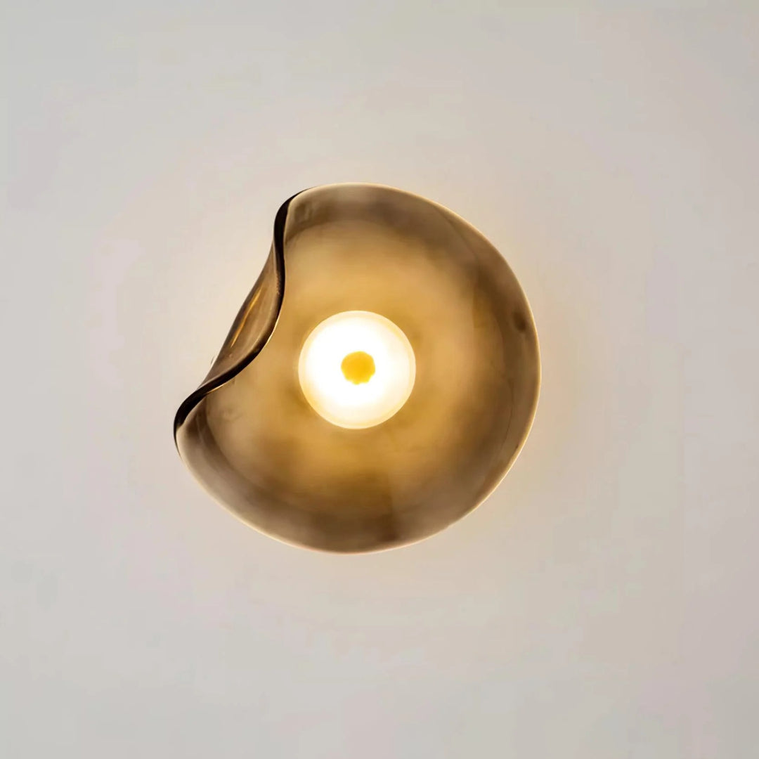 Organisch gevormde glazen LED wandlamp