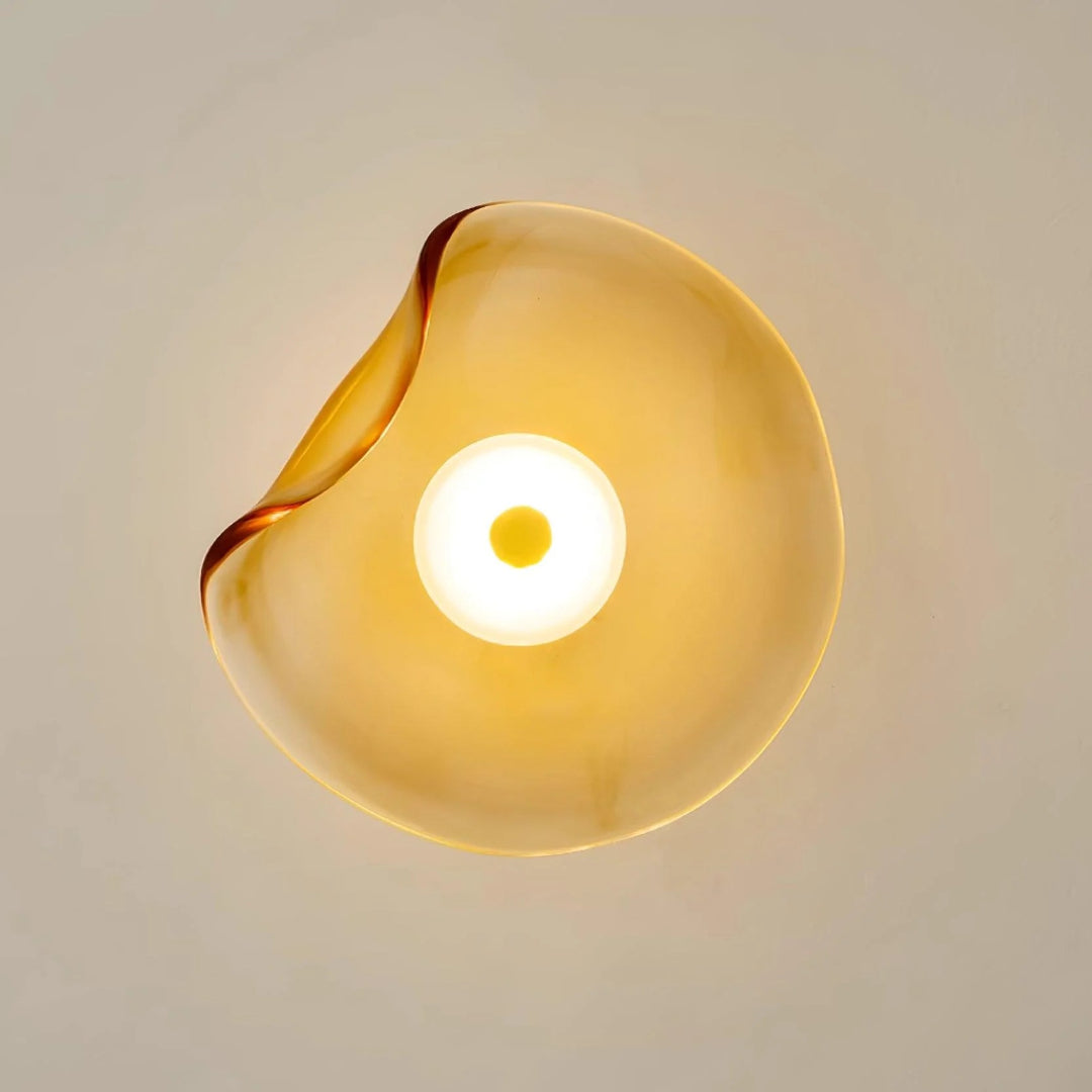 Organisch gevormde glazen LED wandlamp