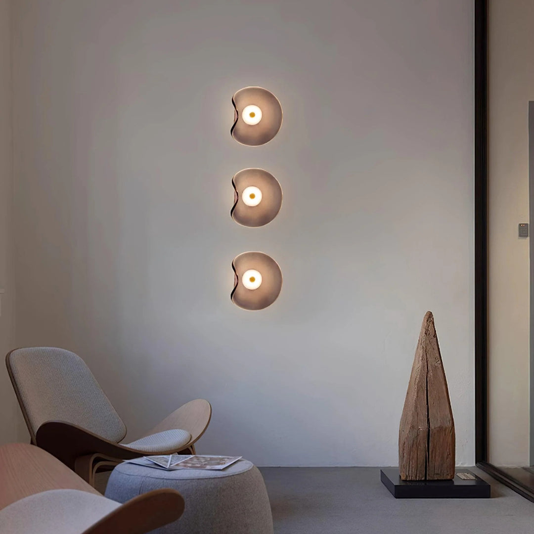 Organisch gevormde glazen LED wandlamp