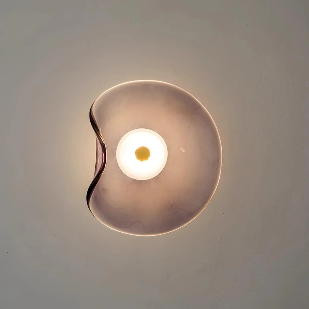 Organisch gevormde glazen LED wandlamp
