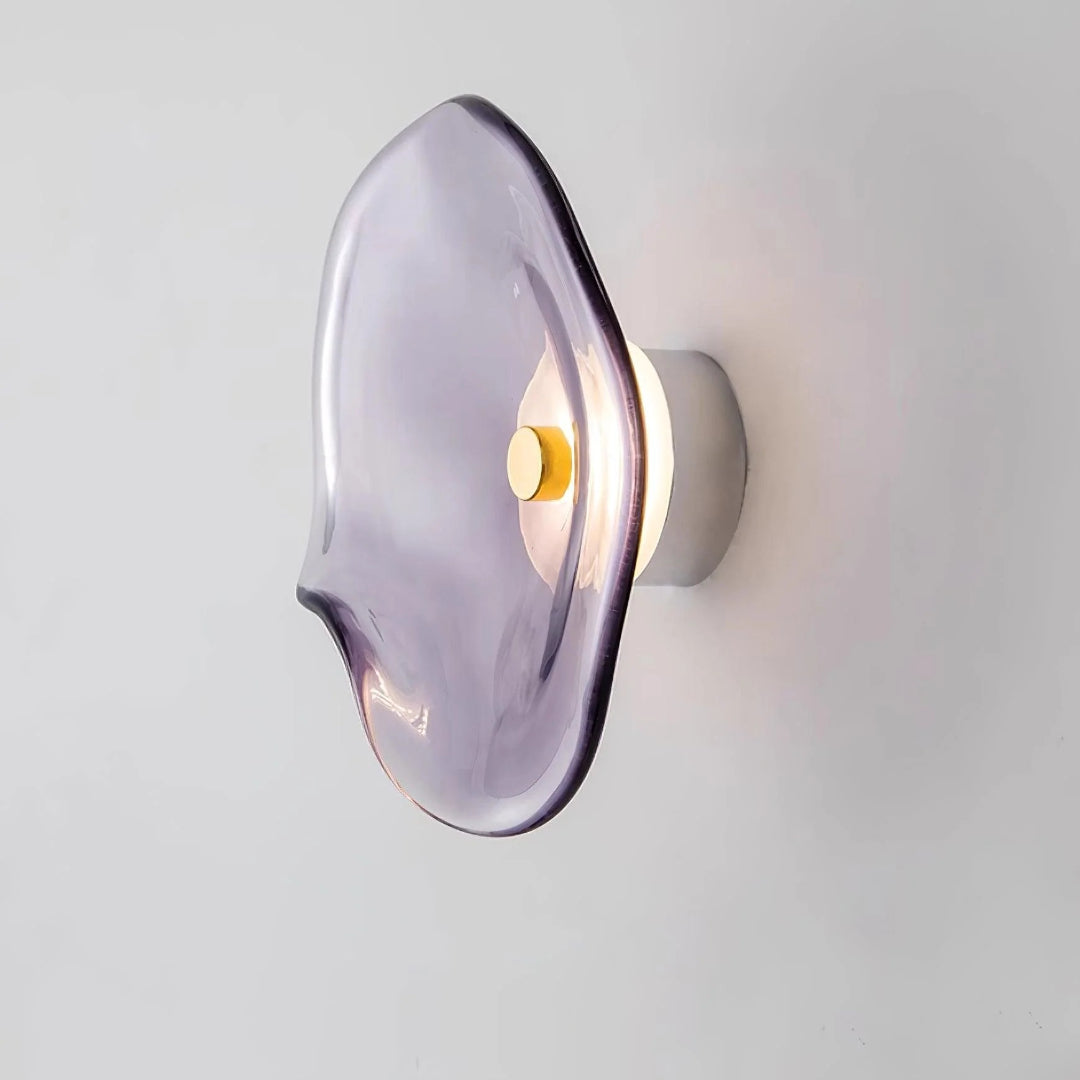 Organisch gevormde glazen LED wandlamp