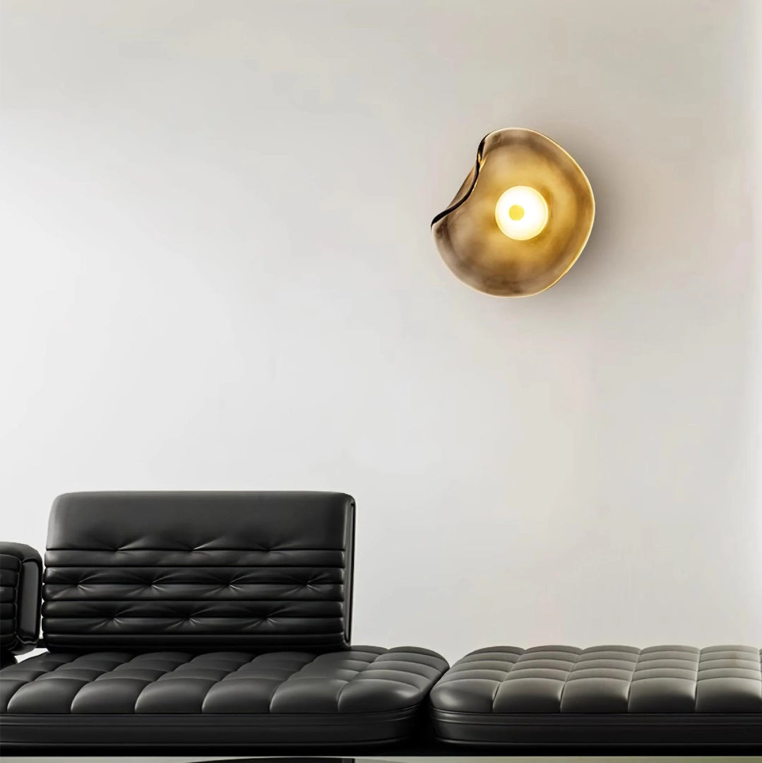 Organisch gevormde glazen LED wandlamp