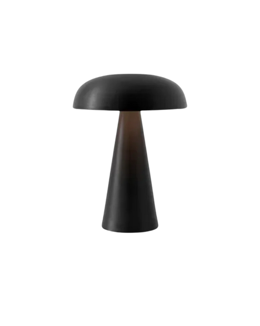 Minimalistische metalen tafellamp