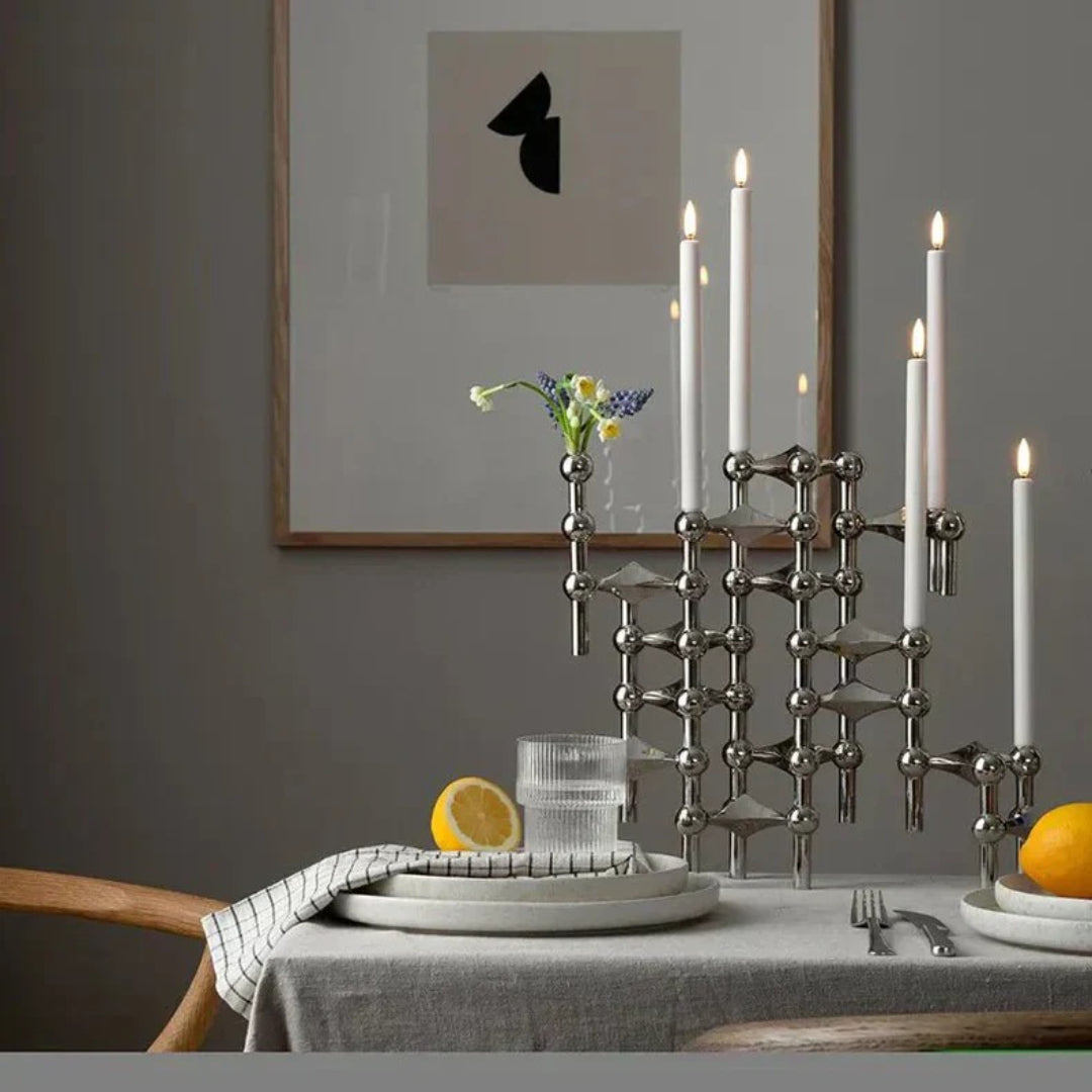 Moderne metalen kandelaar