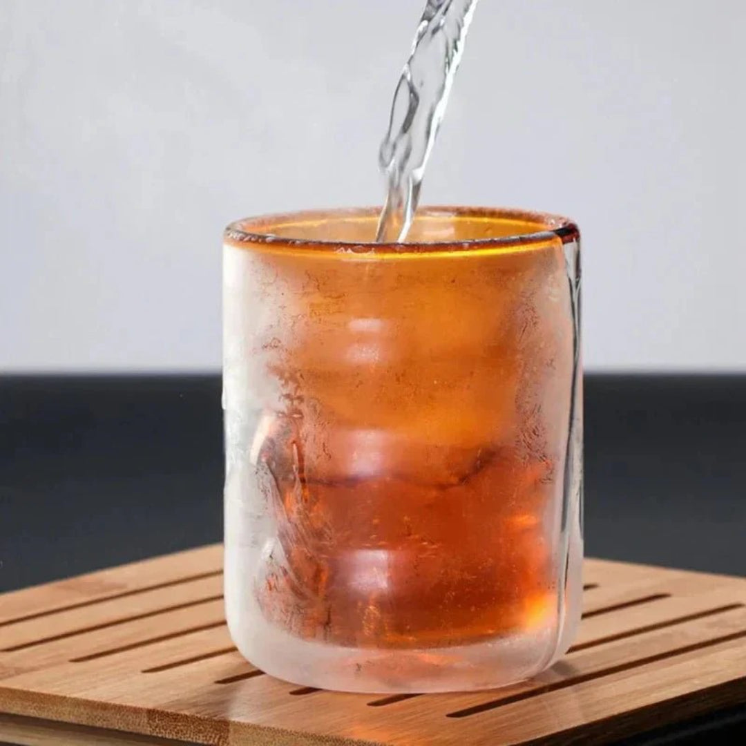 Golvend dubbelwandig glazen tumbler