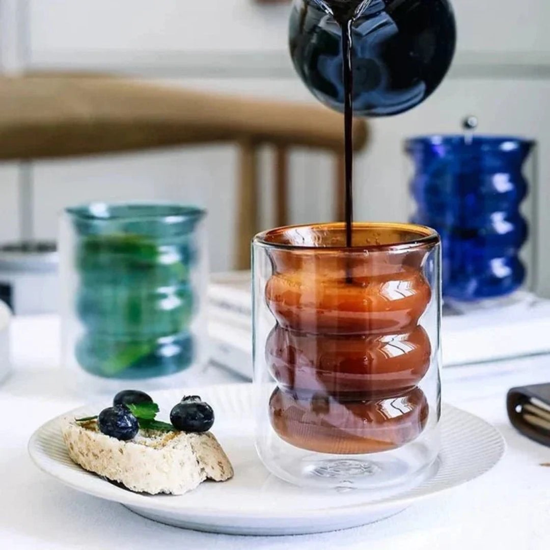 Golvend dubbelwandig glazen tumbler