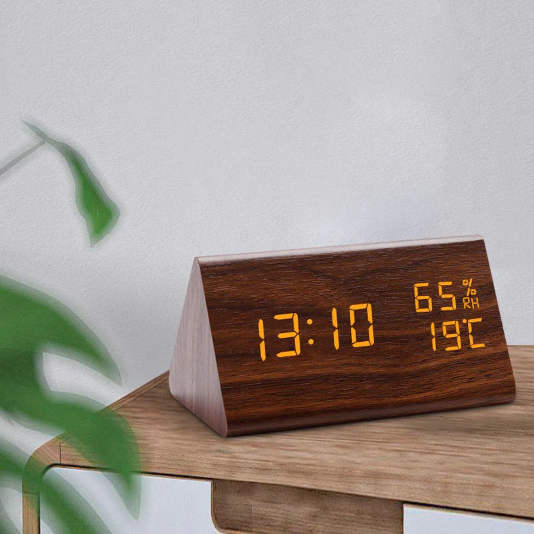 Minimalistische houten LED wekker